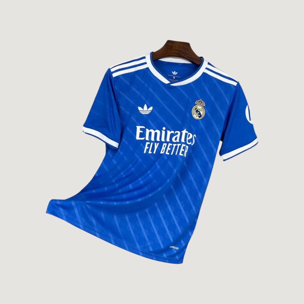 Real Madrid – Maillot Extérieur 25/26 – Bleu Roi & Blanc